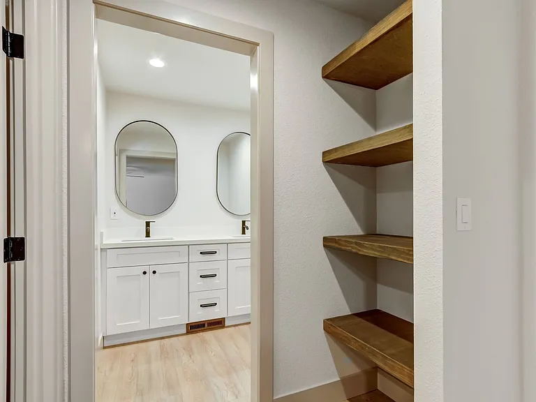 965 Jonas Ave — Photo 30
