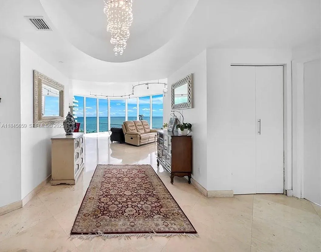 3 bed, 2340 sqft, $20,000 — Photo 4