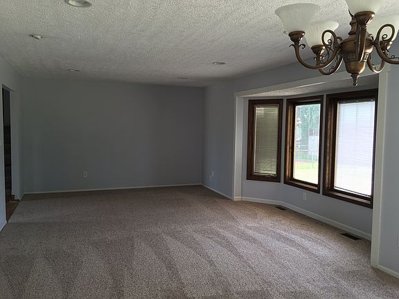 living rm opens to dining rm