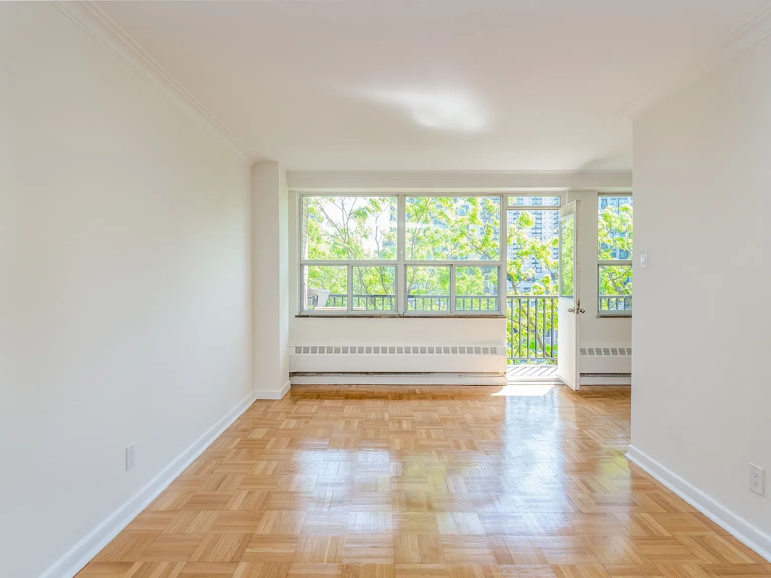 21 Tichester Road Toronto — Photo 2