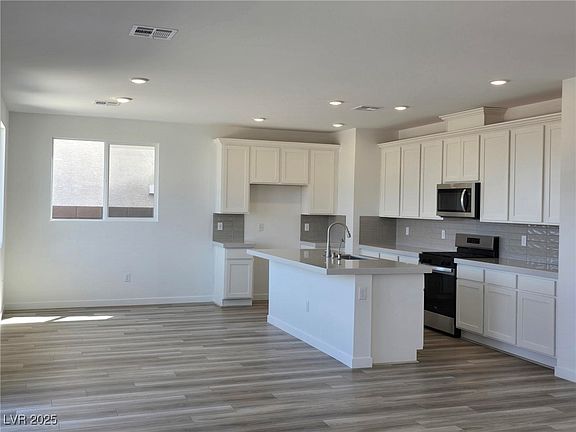 3rd image of 5036 Eagle Way