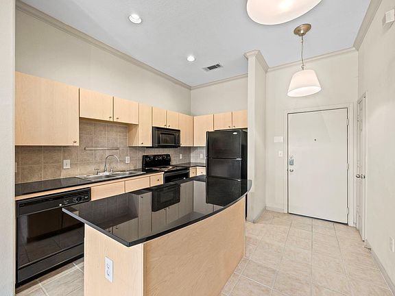 4th image of 1441 East St Unit 207