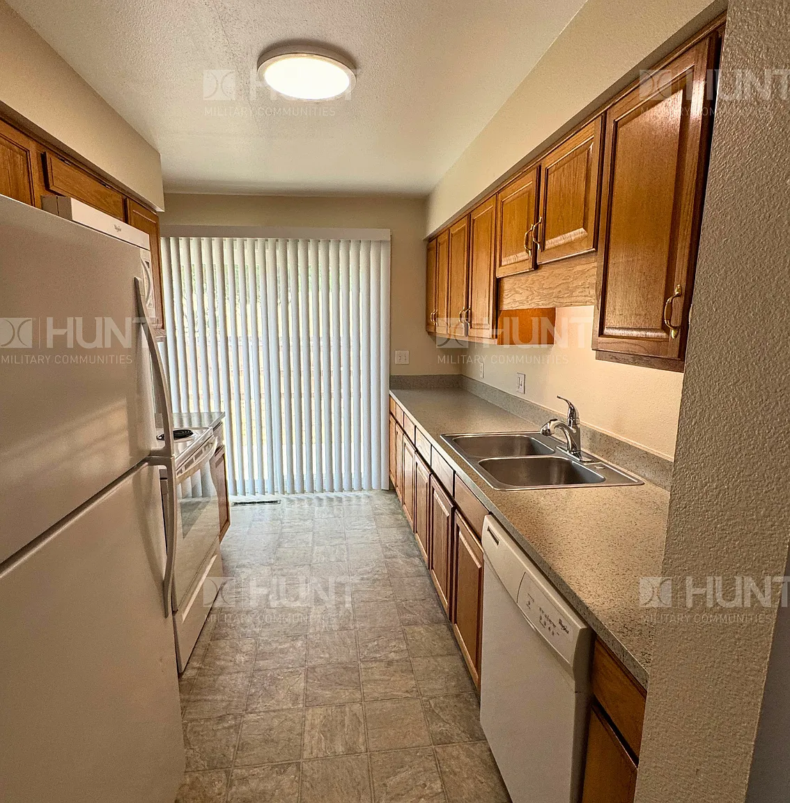 3 bed, 1054 sqft, $1,925 — Photo 2