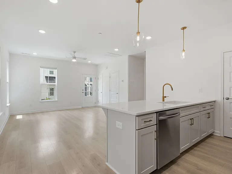 413 Drakes Way #1 — Photo 3