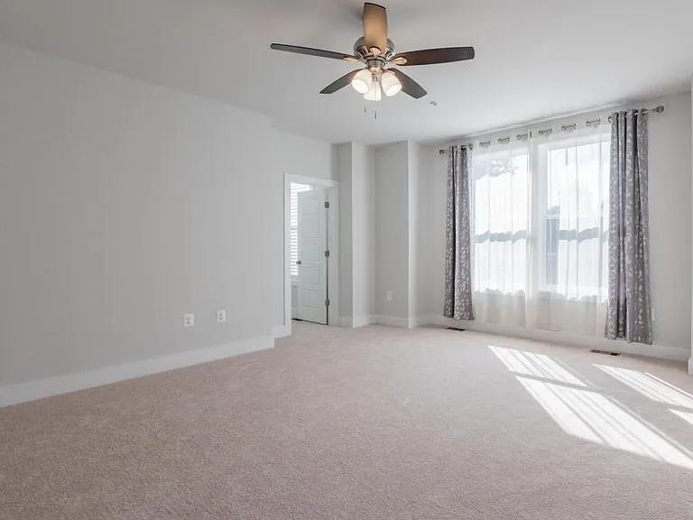 2618 Lassen Walk #A — Photo 37