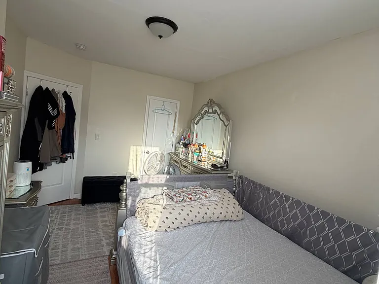 1141 Beach Ave #2 — Photo 6