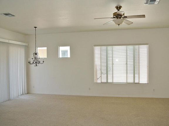 3rd image of 984 W Thornbush Pl
