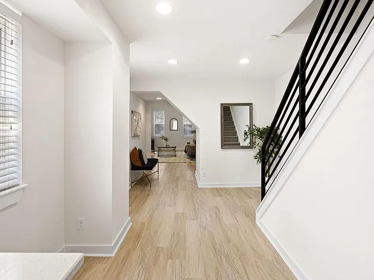 1865 Frankford Ave — Photo 5