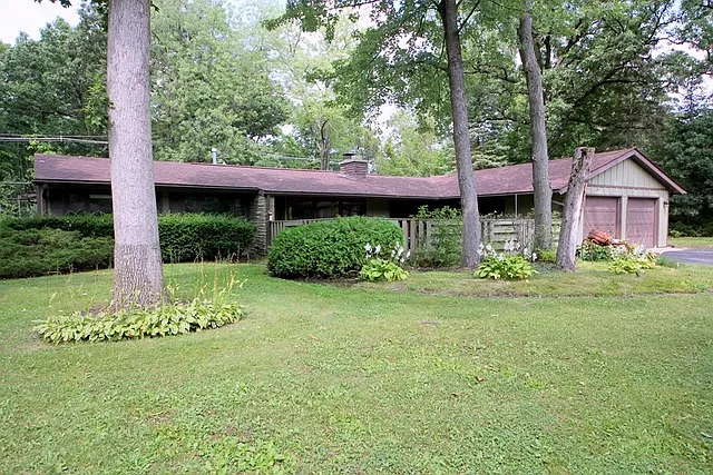 18 Cambridge Ln photo 1