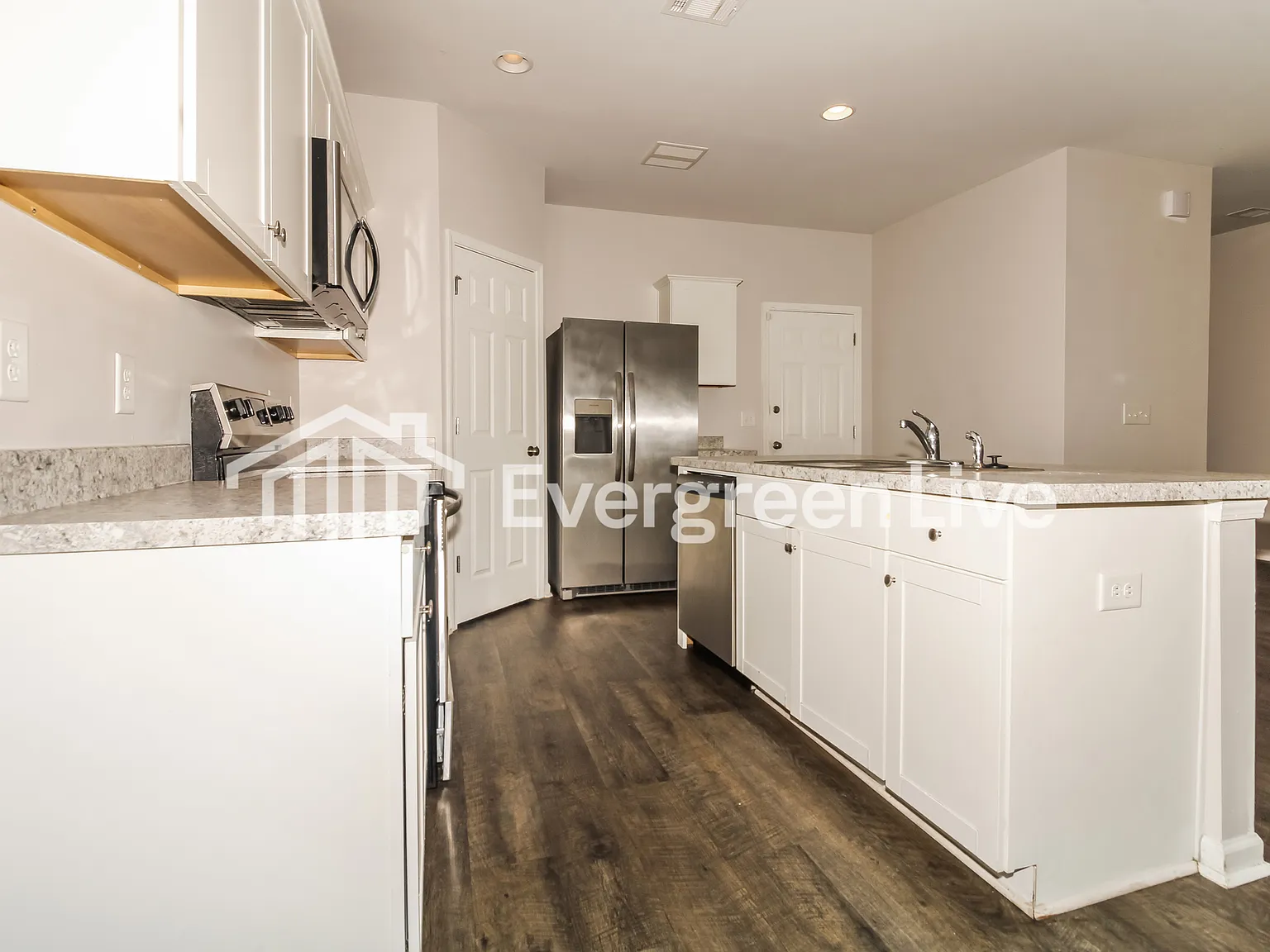 3 bed, 2.5 bath, 1689 sqft, $1,545 — Photo 4