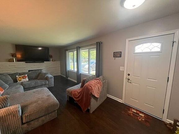 4th image of 321 Cedar Ln
