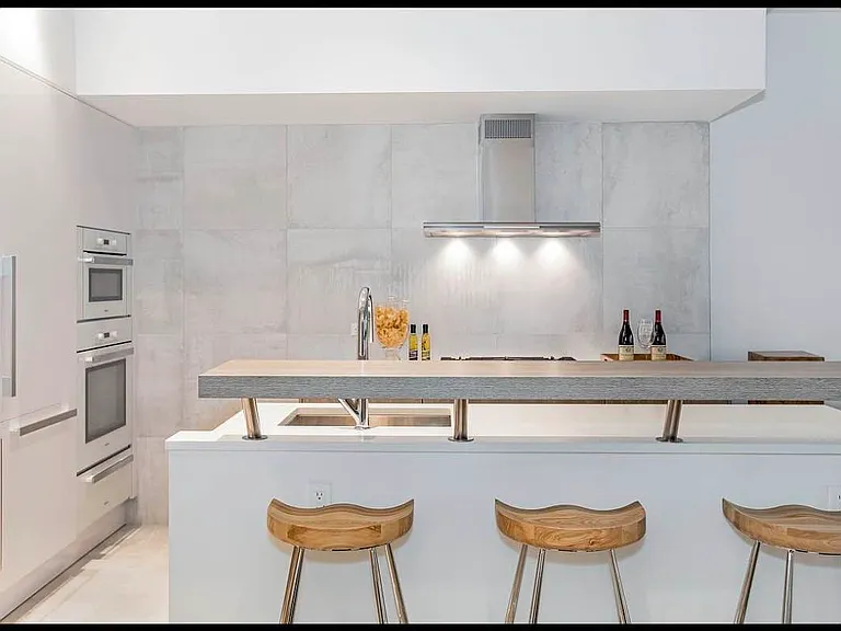 231 W 26th St #6 — Photo 5