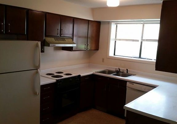 2nd image of 111 21st St W #11