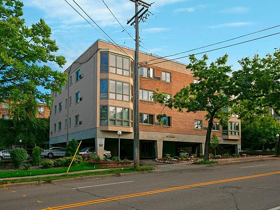 2nd image of 504 Franklin Ave W #2D