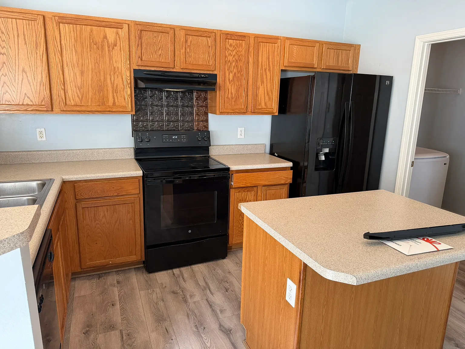 204 Hadley Commons Dr — Photo 1