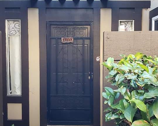 5th image of 19316 Greenwood Dr