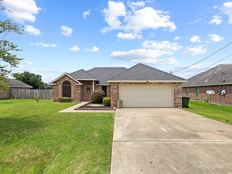 5470 Westmeadow Ln — Photo 1
