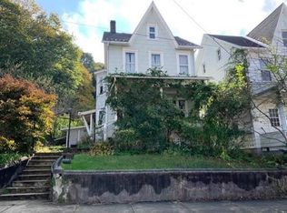 205 E South St, Slatington, PA 18080