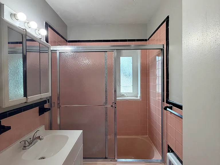 572 Whitney Ave #1E — Photo 11