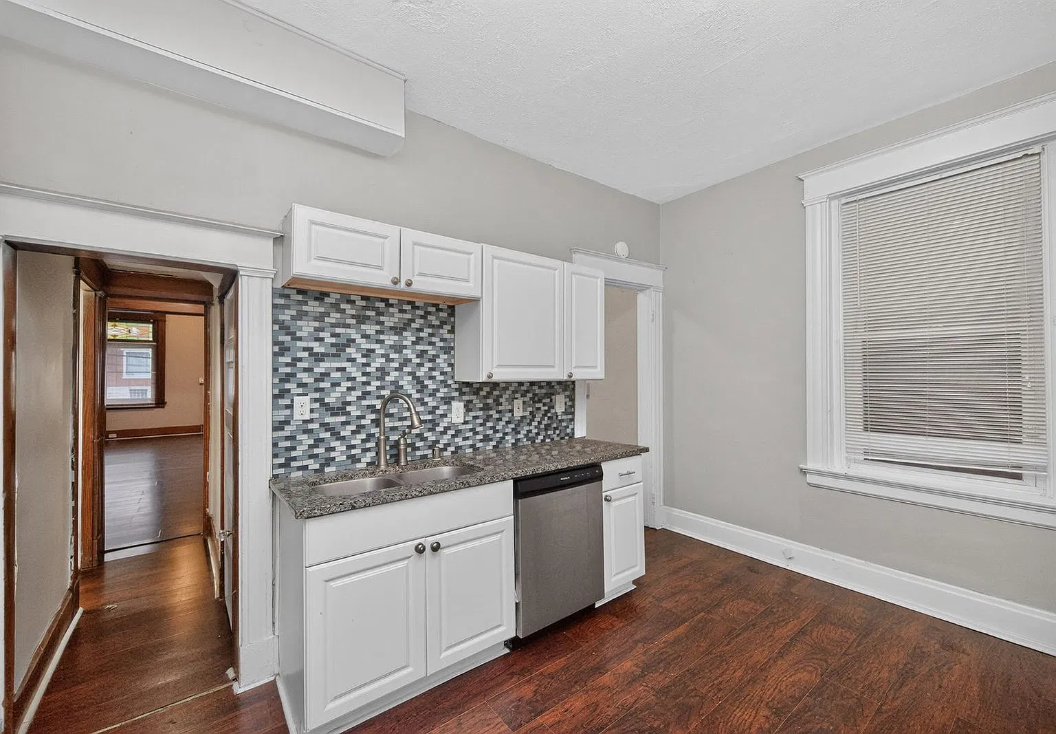 5 bed, 2.0 bath, $4,095 — Photo 3
