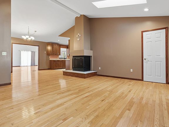 2nd image of 3318 Richards Dr