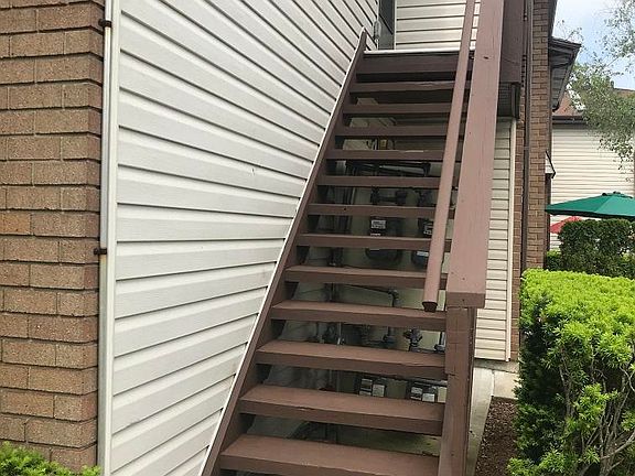 3rd image of 629 Laconia Ave APT B