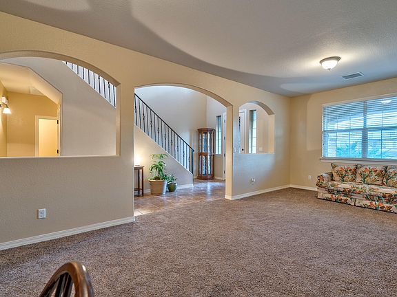 3rd image of 505 Valley Elm Dr