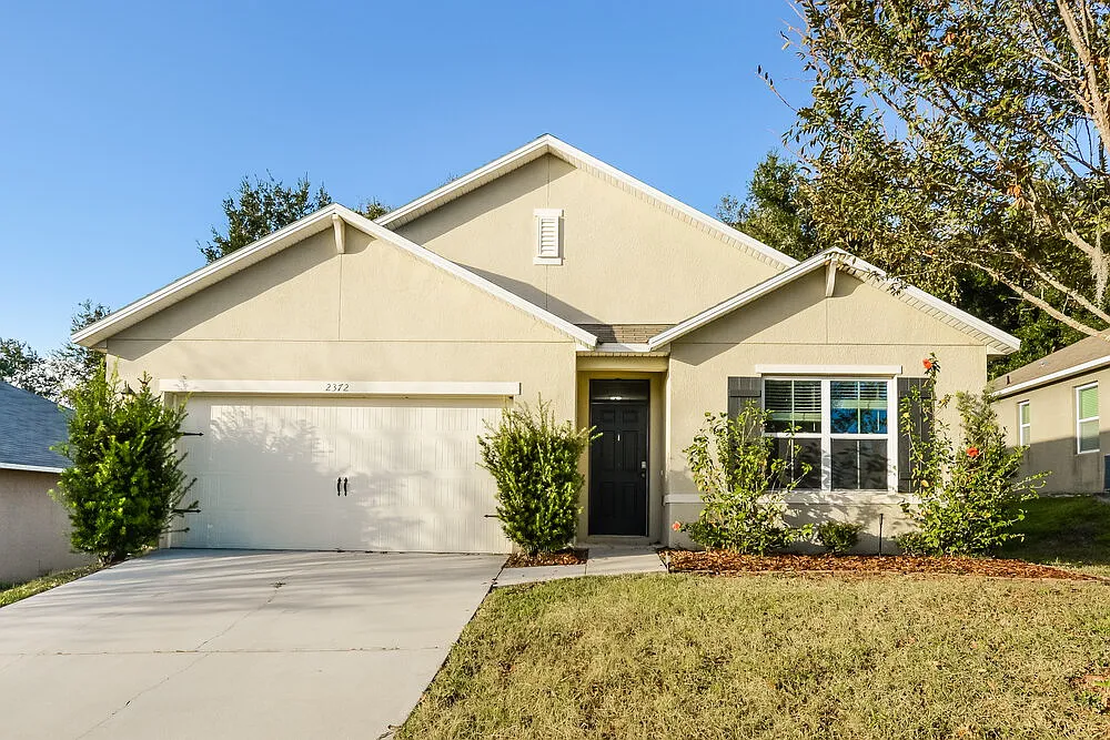 4 bed, 2.0 bath, 1852 sqft, $2,940 — Photo 1
