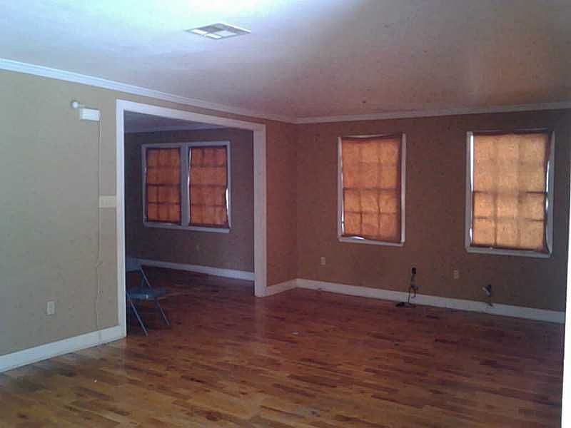 2nd image of 1450 Riviera Ave