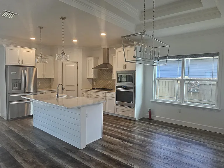 1394 SW 68th Ter — Photo 9