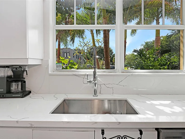 1619 Harrison St — Photo 5