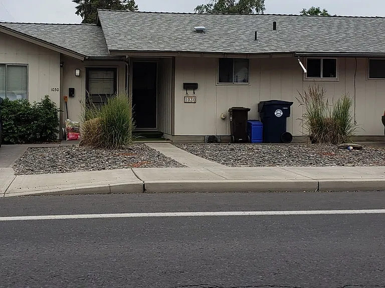 1030 A&b 1042 SW — Photo 4