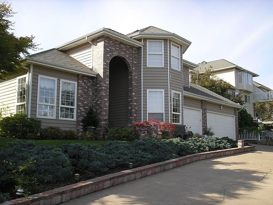 2714 L. Breckenridge Lp NW in the autumn.