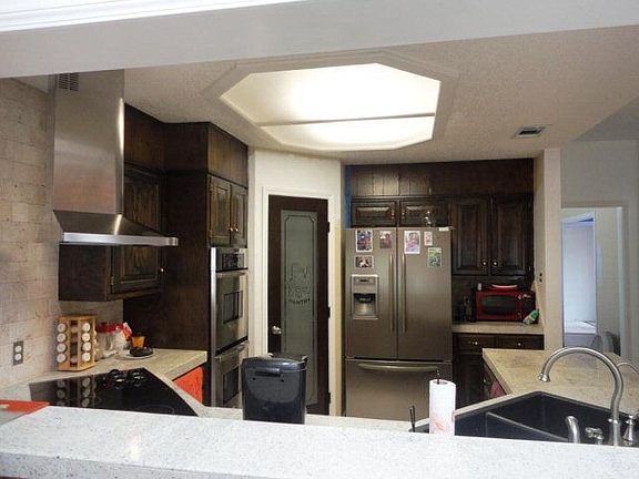 4th image of 817 Larchmont Pl