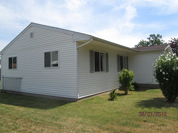 2nd image of 2721 Macarthur Ave