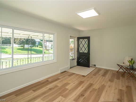 3rd image of 359 Lincoln Ave