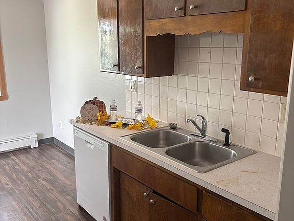 3rd image of 601 6th St E APT 15