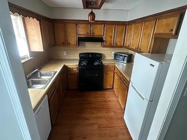 3423 Yorkfield Dr #4 — Photo 2