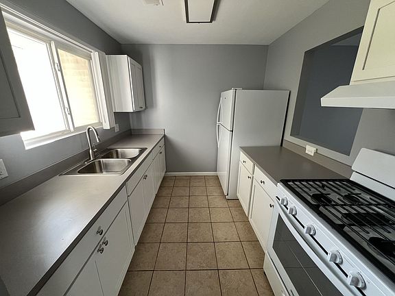 2nd image of 2906-2948 Feiger Ln