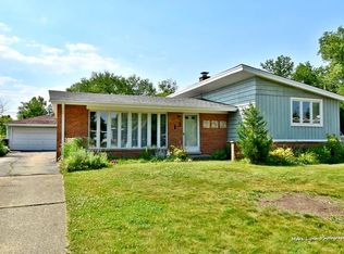 3 Chase Ct, Lombard, IL 60148