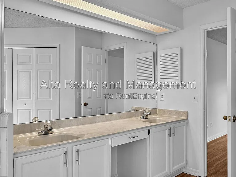 8426 Country Bend Cir W — Photo 19