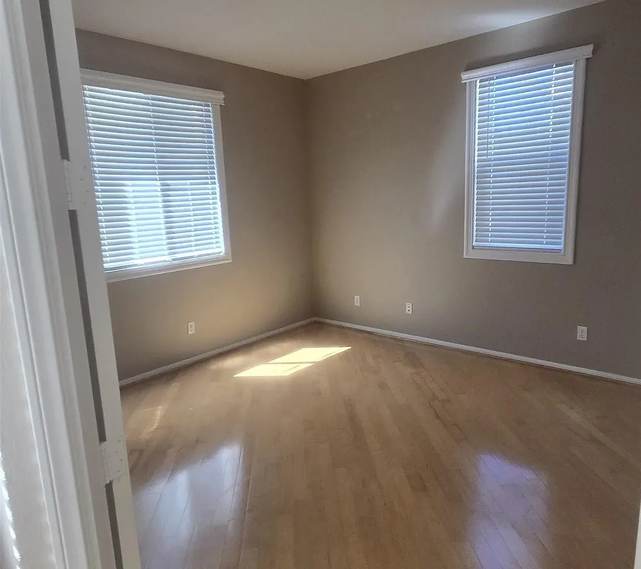3 bed, 3.0 bath, 2092 sqft, $4,250 — Photo 4