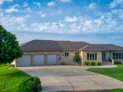 1007 April Ln, Yankton, SD, 57078