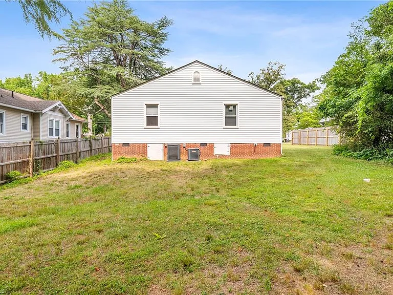 720 S Elam Ave — Photo 19
