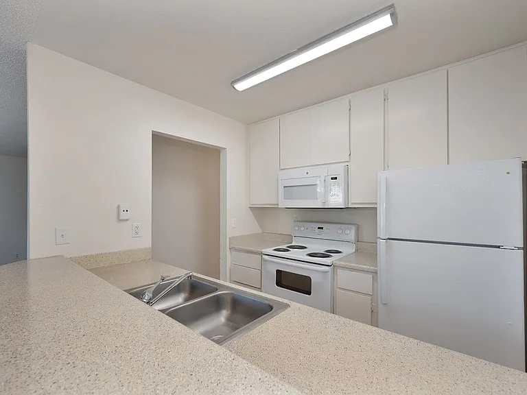 The Redwoods Apartments — Photo 20