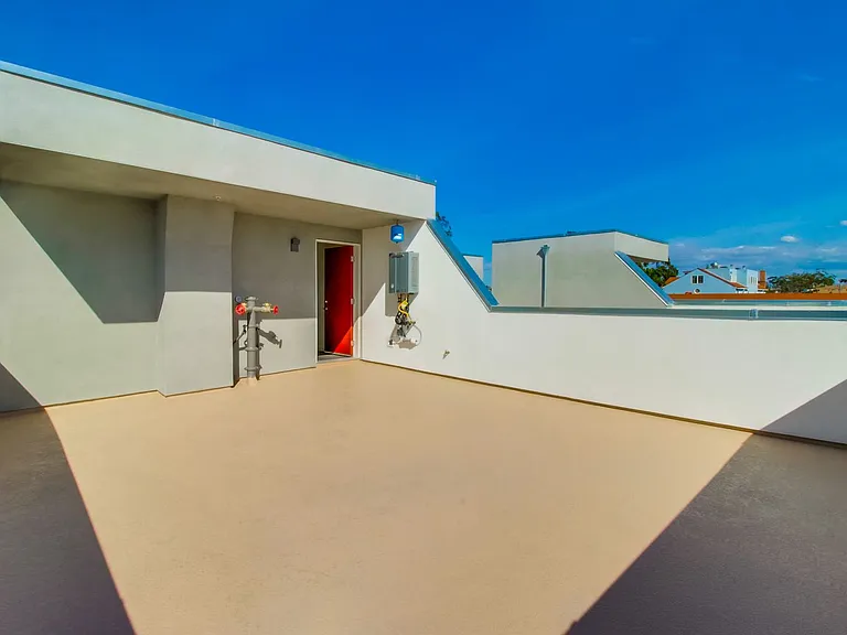 Townhome with Rooftop| Spacious 2-Bedroom Loft with Massive Private Rooftop Deck — Photo 32