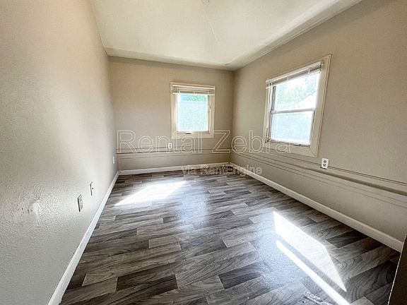 4th image of 355 W 22nd St