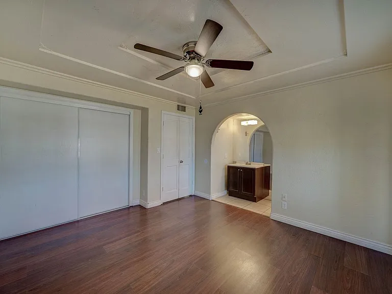 2133 W Morten Ave — Photo 21