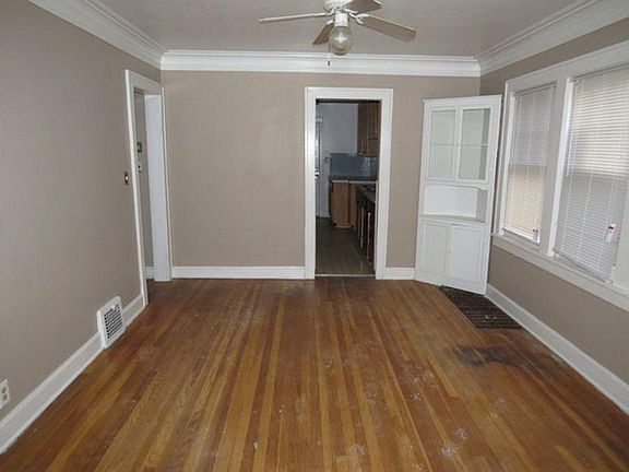 4th image of 1832 E 68th St