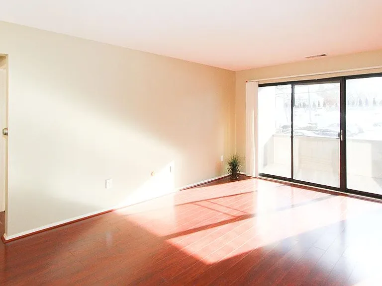 68 Shrewsbury Green Dr #H — Photo 2